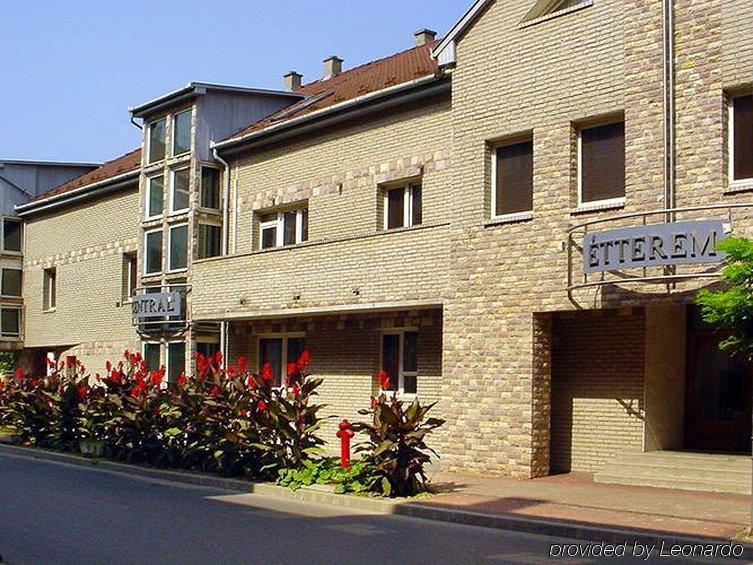 Nyíregyháza Hotel Central מראה חיצוני תמונה