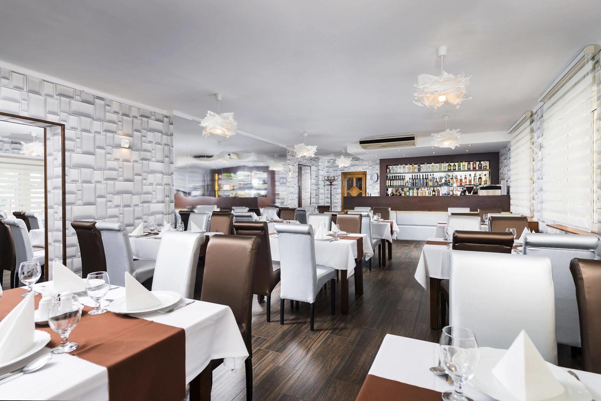 Nyíregyháza Hotel Central מראה חיצוני תמונה
