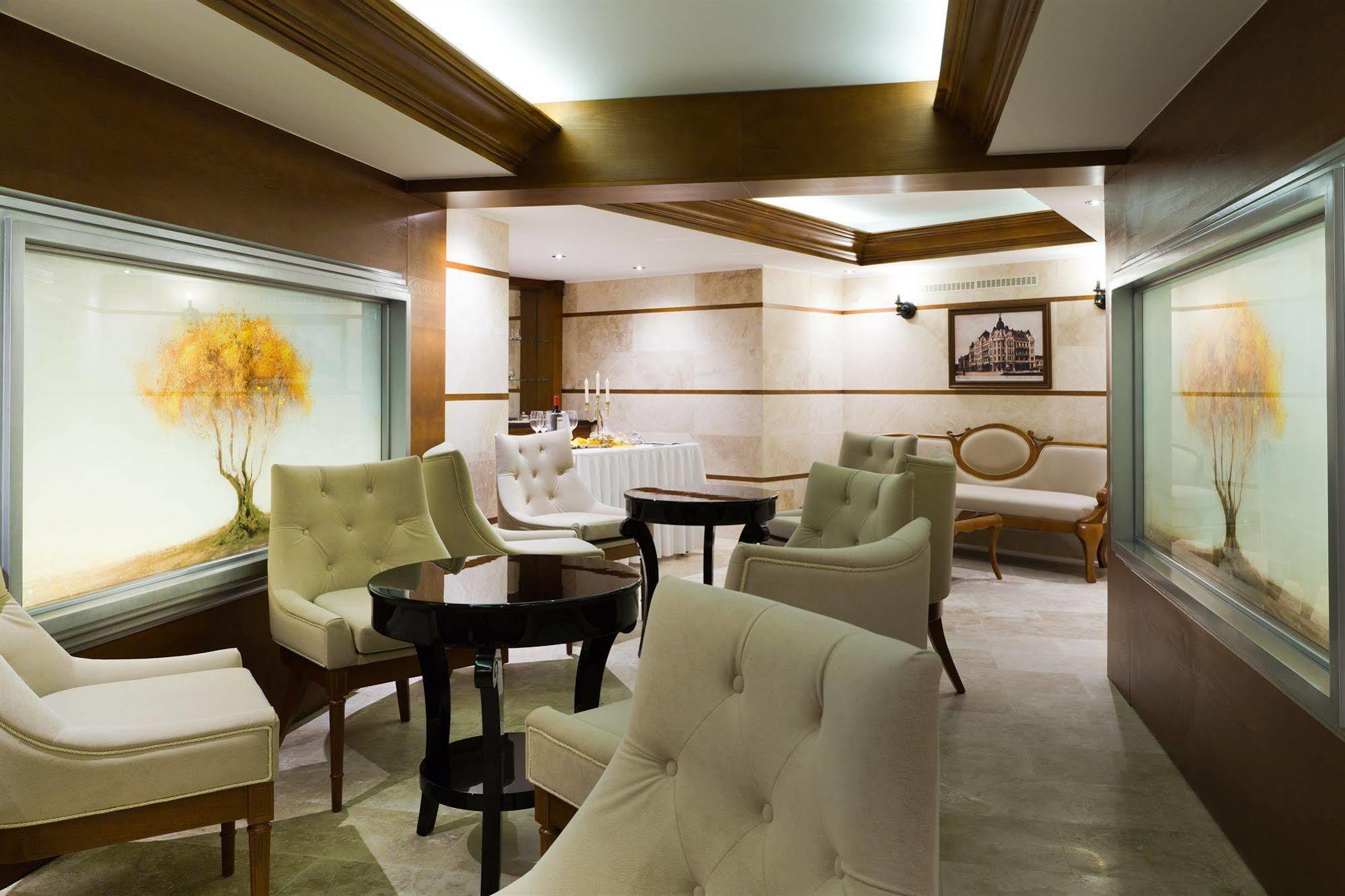 Nyíregyháza Hotel Central מראה חיצוני תמונה
