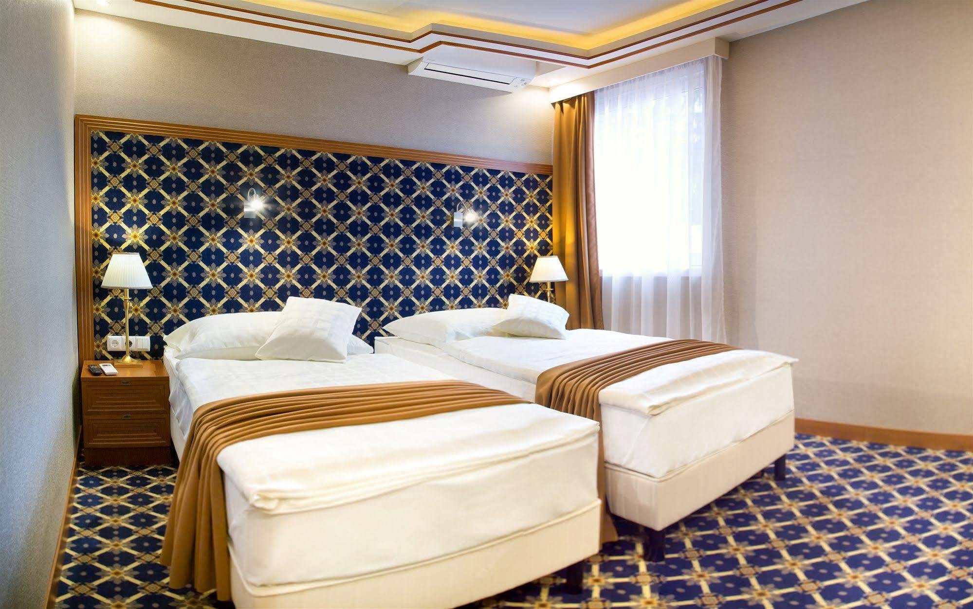 Nyíregyháza Hotel Central מראה חיצוני תמונה