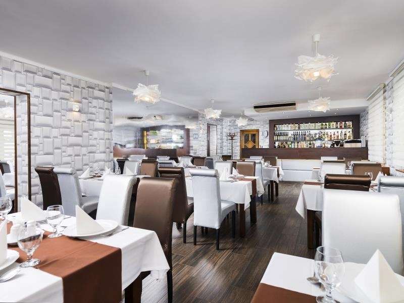 Nyíregyháza Hotel Central מסעדה תמונה